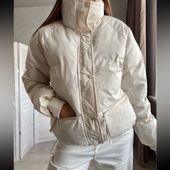 NWOT Winter Puffer Jacket in Cream - Picture 3 of 9